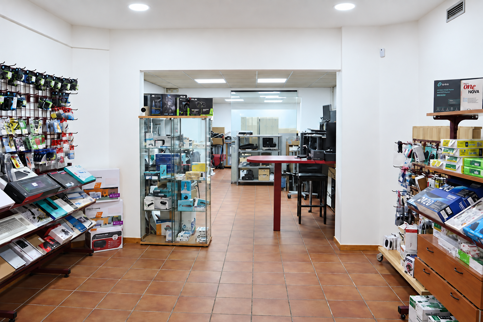 Interior de la tienda Ordinasoft en Sant Cugat
